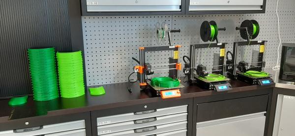 Kolme Keudan käyttämää 3D-tulostinta