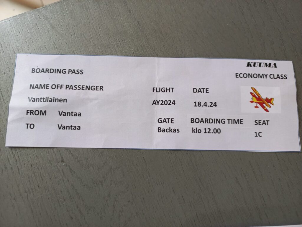 Koulutusmateriaaliksi tehty boarding pass.